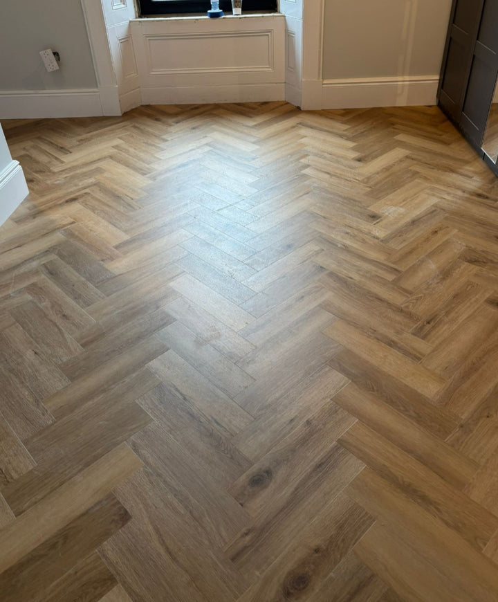 Invictus Dryback 55 — American Oak (Parquet Herringbone)