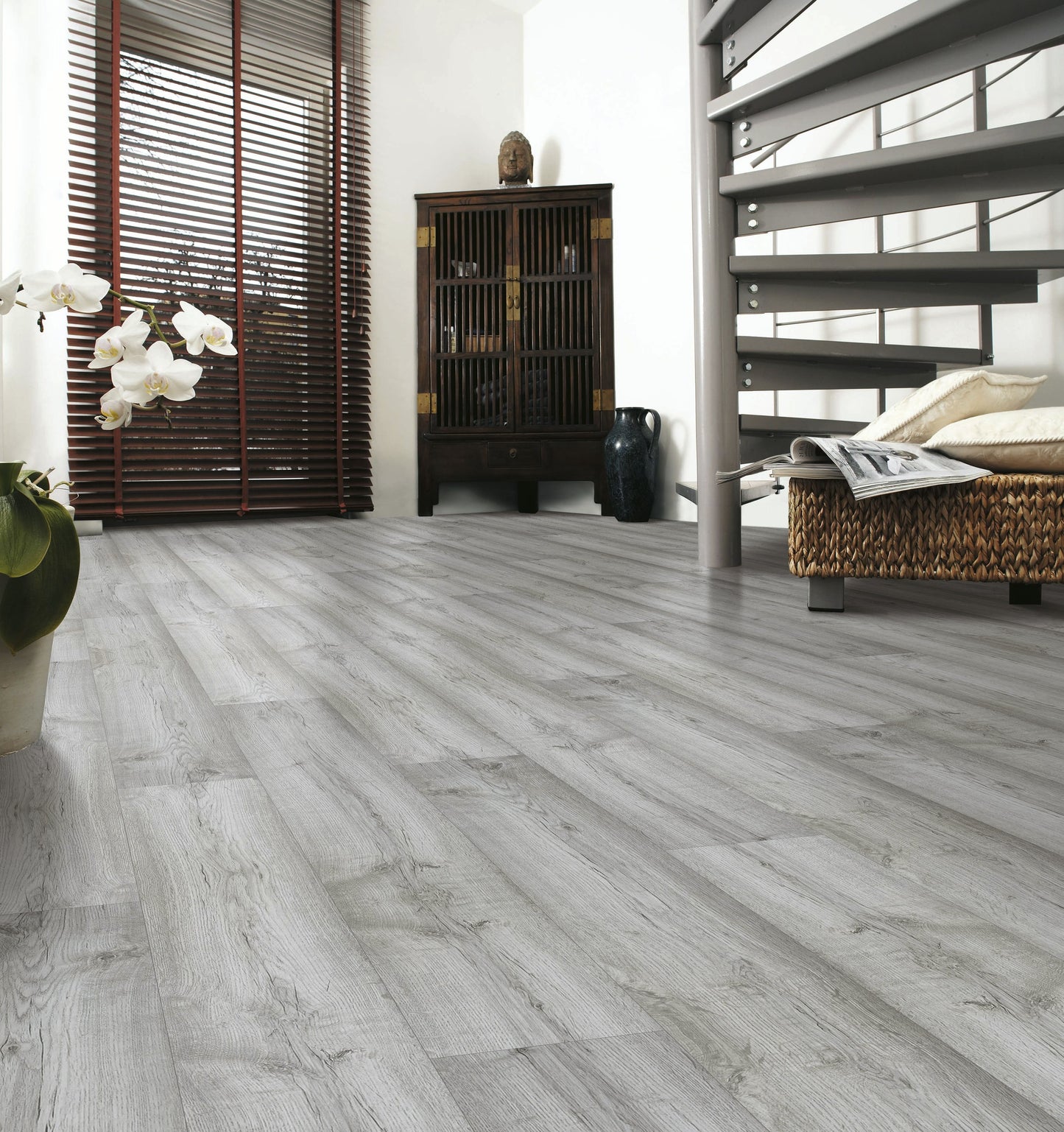 Wroxton 12mm Straight Laminate