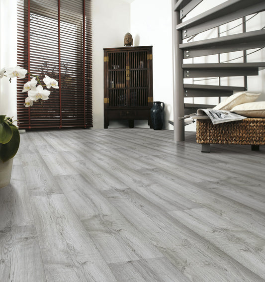 Wroxton 12mm Straight Laminate